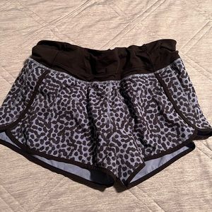 Lululemon: Speed Short *4-way Stretch
Ace Spot Lullaby Black; size 10; 4”